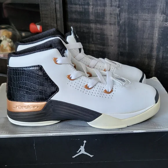 2002 Air Jordan 17+ PS Copper - Picture 2 of 7